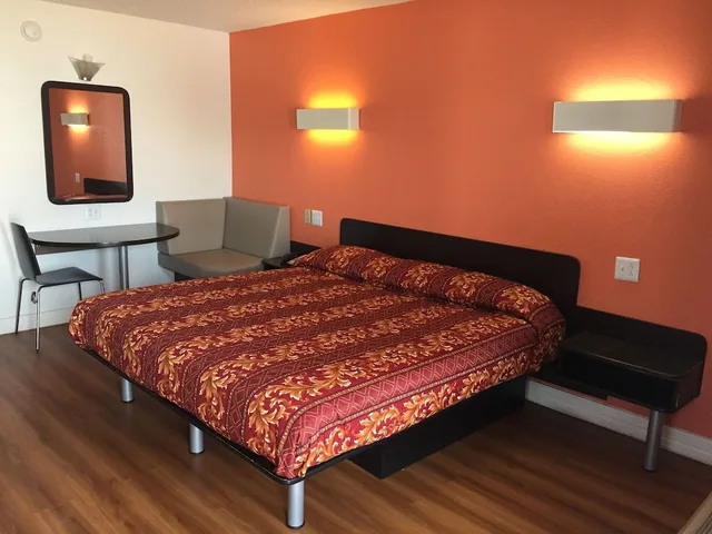 غرفة ديلوكس بسرير كينج للمدخنين لذوي الإعاقة، Motel6 Houston Tx East 7/10