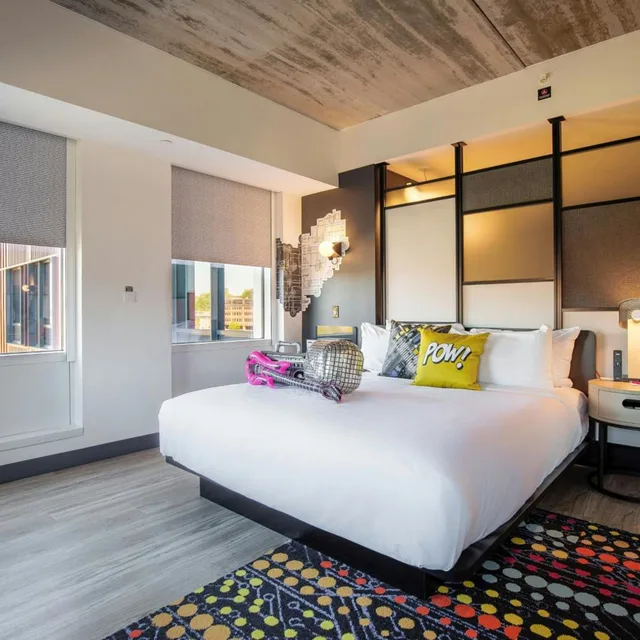 Aloft, Guest Room, King Bed, City View، Aloft Providence Downtown 1/5