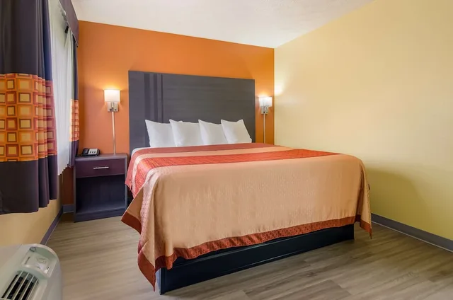 جناح بسرير كينج، Americas Best Value Inn & Suites Independence Va 1/3