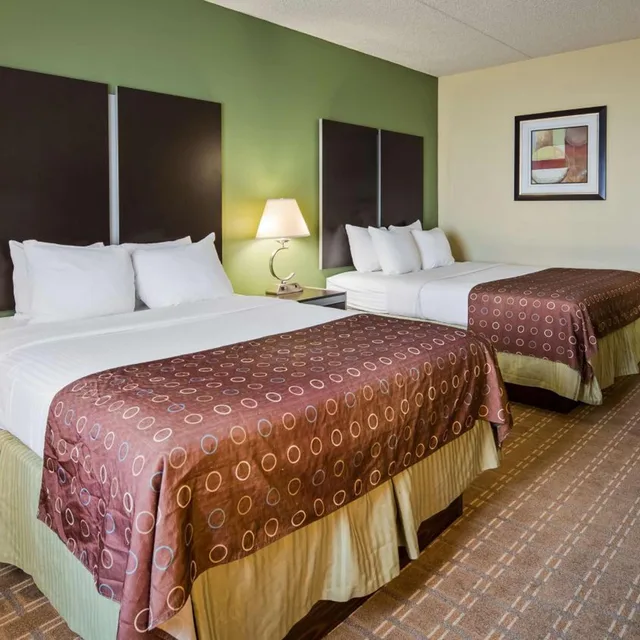 جناح بسرير كوين مع أريكة، Best Western Airport Inn And Suites Cleveland 7/10