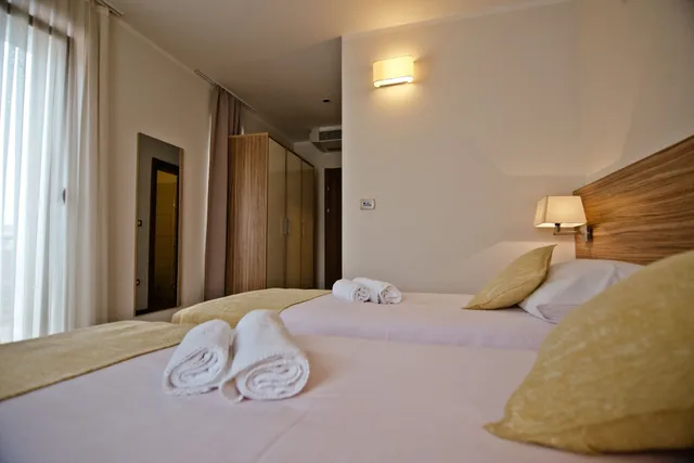 غرفة قياسية ثلاثية بثلاثة أسرّة بإطلالة على المدينة، Medjugorje Hotel Spa 2/10