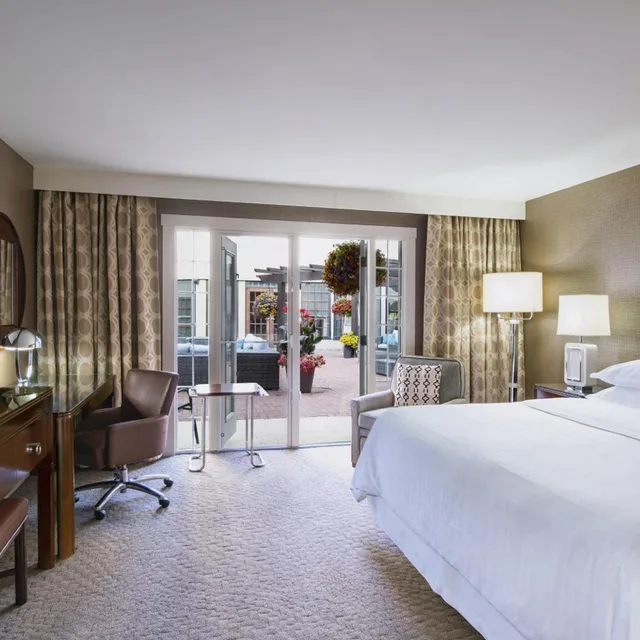 غرفة تقليدية بسرير كينج، Red Deer Resort & Casino 3/6
