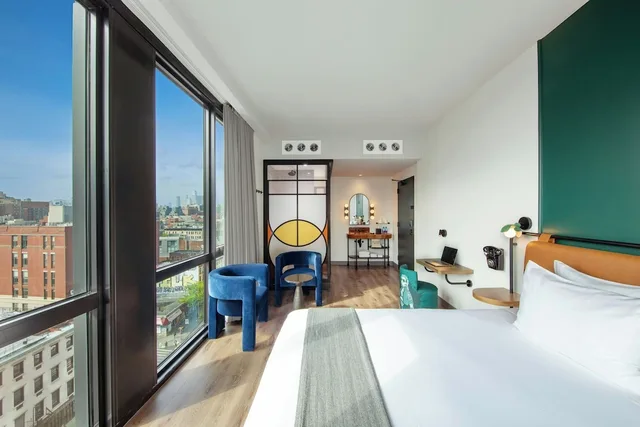غرفة بسرير كينج بإطلالة على المعالم، Moxy NYC Lower East Side 1/3