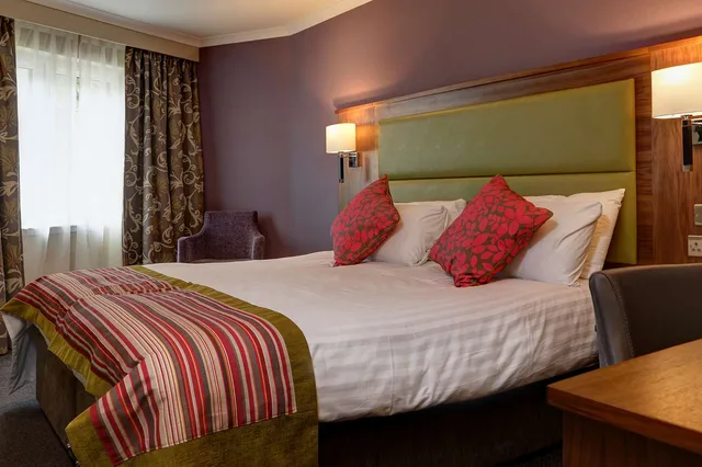 غرفة بسرير كينج لذوي الإعاقة، Woodland Hotel, BW Signature Collection 2/6
