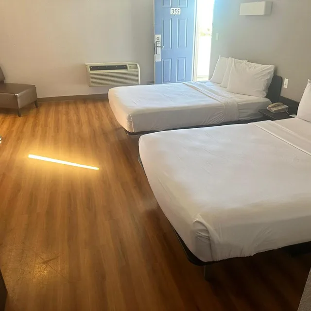 1 Full Bed - ADA/Tub/Mini Fridge، Motel6 Ventura, CA - South 4/9