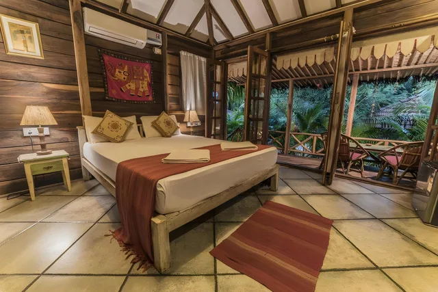 Classic, Cabin, Queen Bed, Beach Side, Garden View، Little India Beach Cottages 1/1