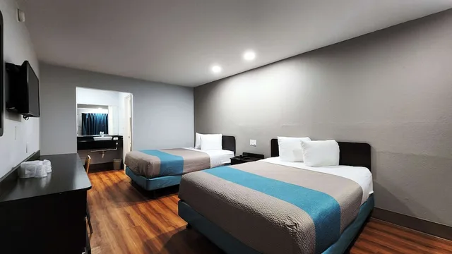 2 Queen Beds - Mobility Accessible Tub Nsmk، Motel6 Webster Tx Houston Nasa Lake 3/7