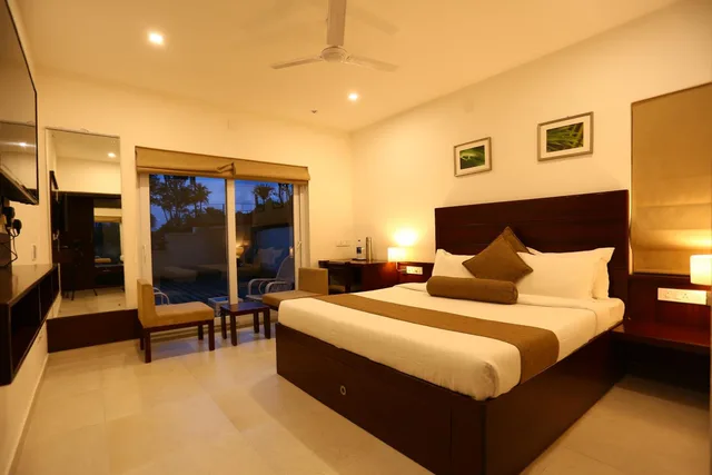 Deluxe, King Bed, Crayons Guest House 1/3