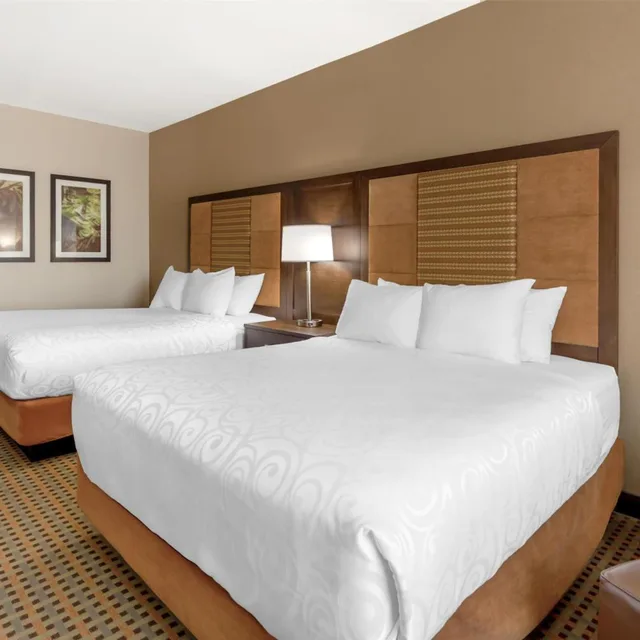 غرفة بسريرين كوين بحوض استحمام لذوي الإعاقة، Best Western Plus Hinton Inn and Suites 5/10