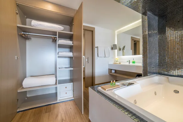 Master, Suite, King Bed, Sofa, Biohotel Organic Suites 9/10