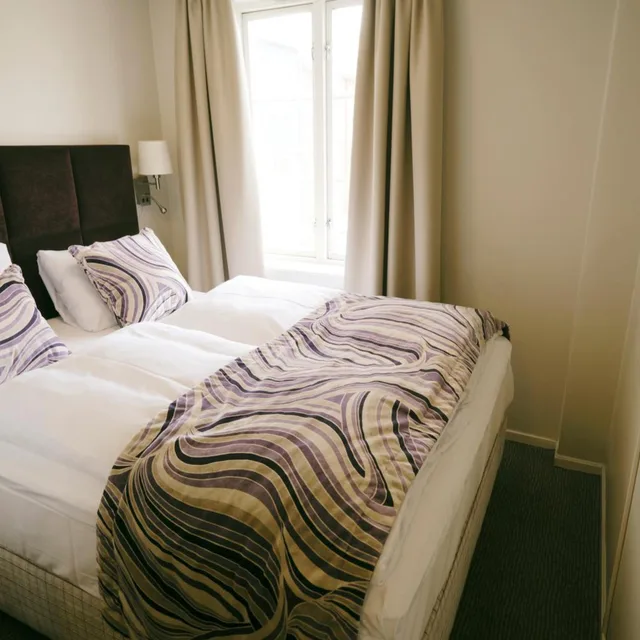 غرفة اقتصادية صغيرة بسرير كوين، Bergstadens Hotel 2/6