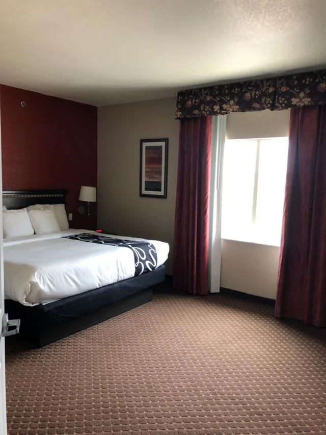 جناح بسرير كينج لذوي الإعاقة، Americas Best Value Inn Suites Gun Barrel City 1/5