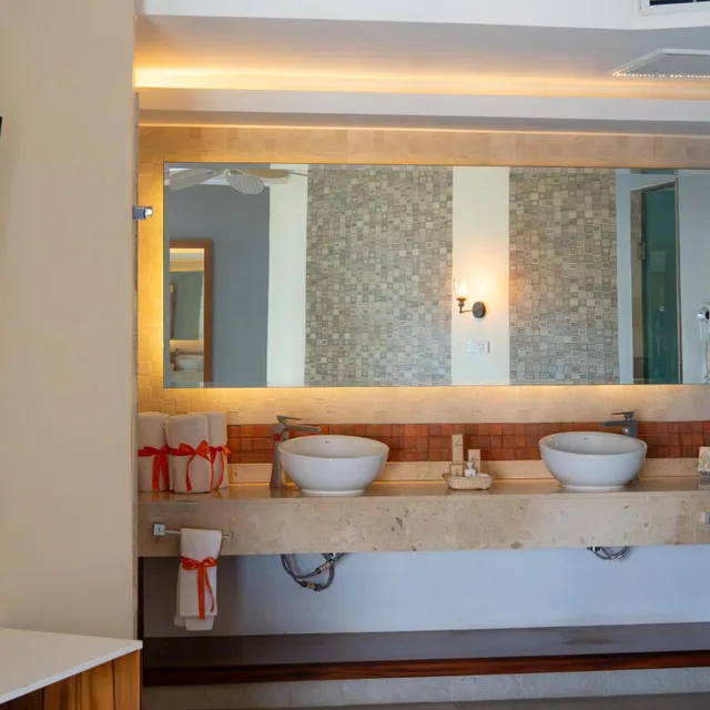 غرفة بسريرين منفصلين بإطلالة على البحر، Artisan Family Hotels & Resort Collection Playa Esmeralda 6/6