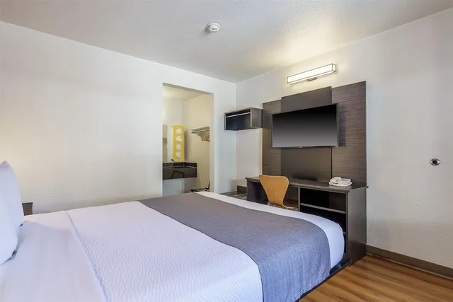 غرفة قياسية بسرير كوين، Motel6 Fremont, CA – North 5/9