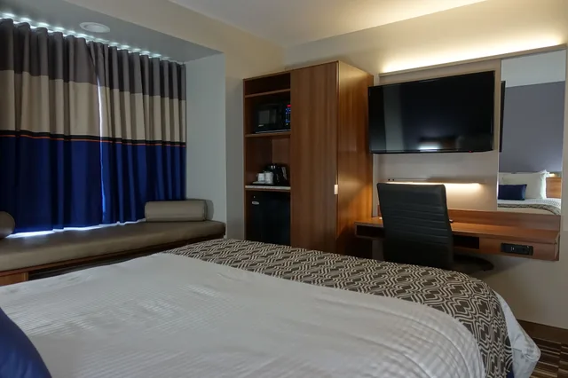 Room, Queen Bed, Microtel Inn & Suites By Wyndham Sault Ste. Marie 6/10