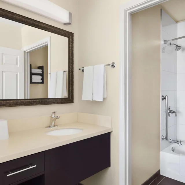 جناح بسرير كينج بغرفة نوم واحدة مع أريكة، Homewood Suites by Hilton Cathedral City Palm Springs 2/2