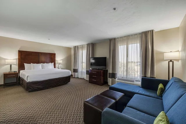 جناح بسرير كينج مع أريكة، Comfort Inn and Suites Logan Near University 4/5