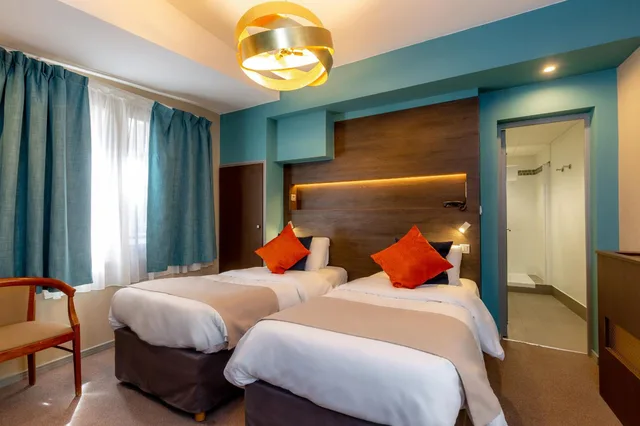 غرفة بسريرين منفصلين، Hotel Kyriad Avignon Palais des Papes 3/10