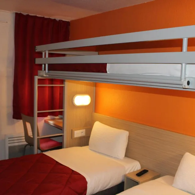 Room, Triple, Premiere Classe Saint Quentin En Yvelines Elancour 2/6