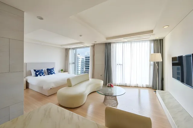 Island، The Island Blue Hotel 1/1