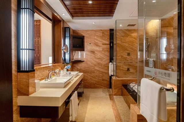 Theme, Guest Room, Family, King Bed, Garden View, Sofa, Balcony، Le Meridien Shimei Bay Beach Resort & Spa 3/3