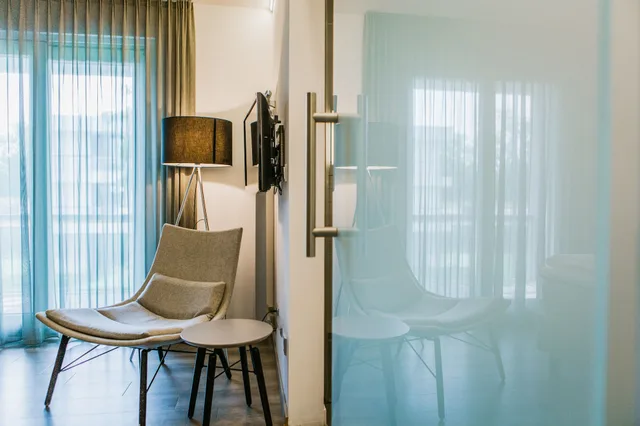 غرفة بسرير كينج، Schlosshotel Monrepos 4/4