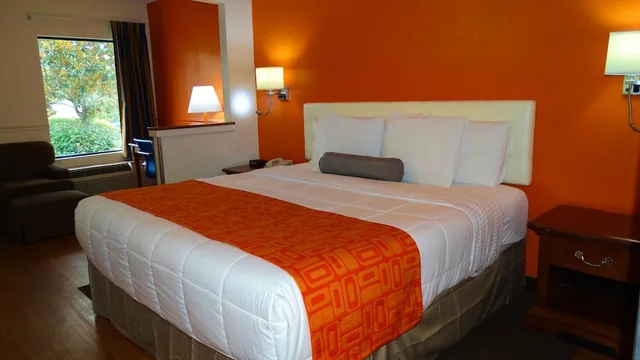 غرفة بسرير كينج لذوي الإعاقة، Howard Johnson by Wyndham Savannah GA 5/10