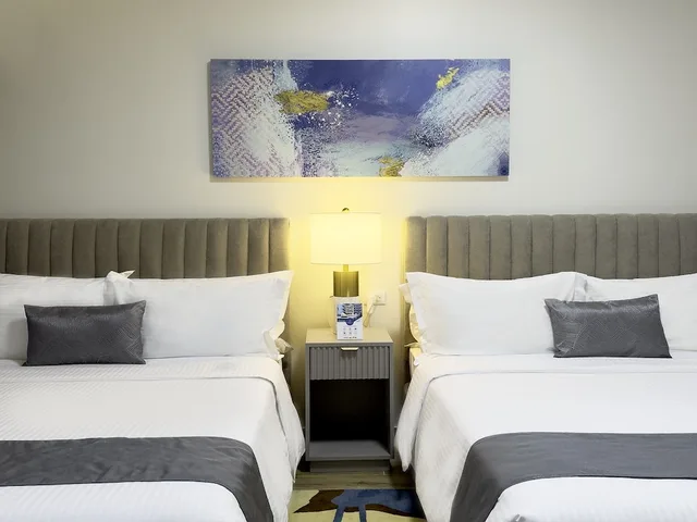 Bay Suite, Family, 2 Queen Beds، Savea Bay City Manila 1/8