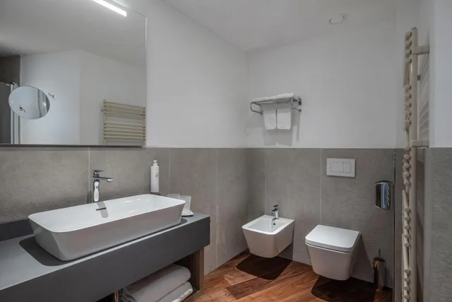 جناح بشرفة، Hotel Garda 10/10