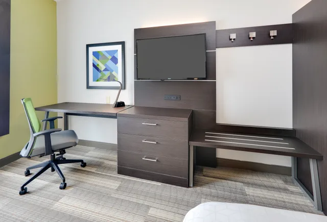 Suite, 2 Queen Beds, Holiday Inn Express Suites Dublin 2/2