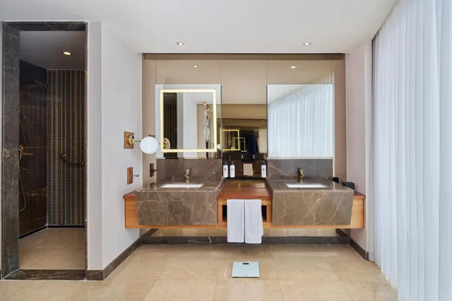 جناح ملكي ثلاثي بسرير كينج بغرفة نوم واحدة مع أريكة، Maxx Royal Belek Golf Resort 1/2