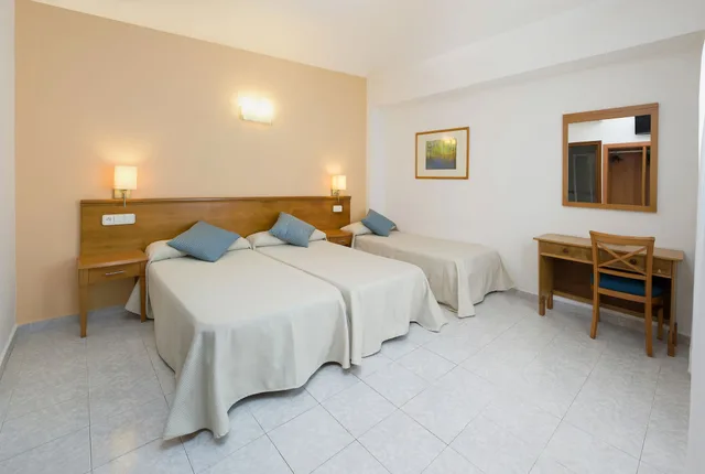 غرفة ثلاثية بثلاثة أسرّة، Hostal Mallorca 1/4