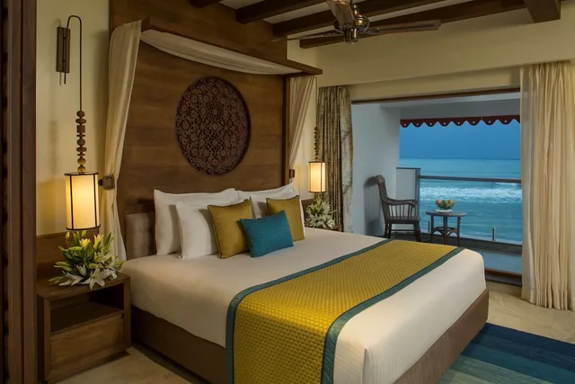 Chalet, Twin Beds, Sea Side، Radisson Blu Resort Temple Bay Mamallapuram 1/5