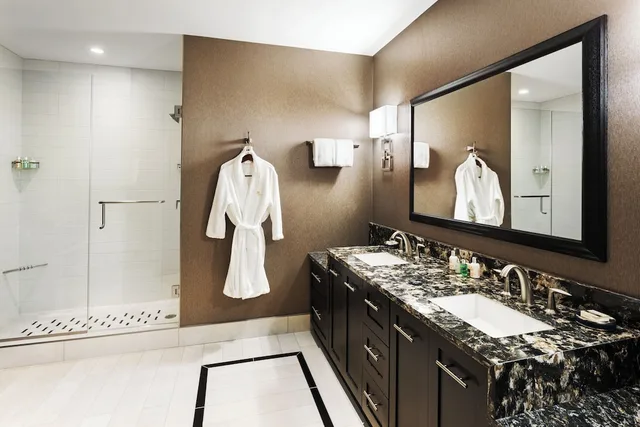 Governor, Suite, King Bed، The Tennessean Personal Luxury Hotel 2/2