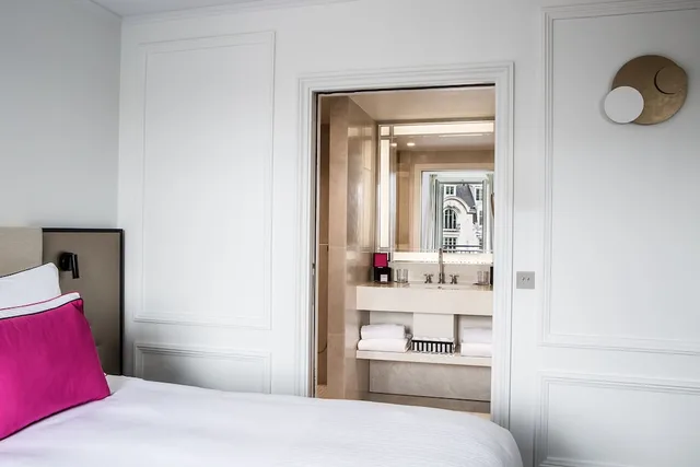 غرفة ديلوكس بسرير كوين، Fauchon L'Hotel Paris 1/10