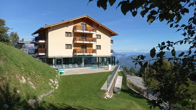 غرفة قياسية بانورامية بسرير مزدوج أو سريرين منفصلين بشرفة بإطلالة، Hotel Monte Bondone 1/1