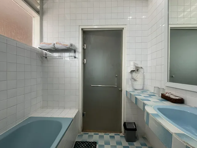 غرفة ديلوكس بسريرين منفصلين للمدخنين، Grand Tamaro Hotel Parapat 4/4
