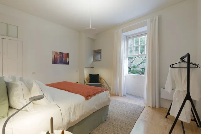 شقة ديلوكس بسرير كينج بإطلالة على المدينة بشرفة بغرفة نوم واحدة، B28 Apartments 1/5
