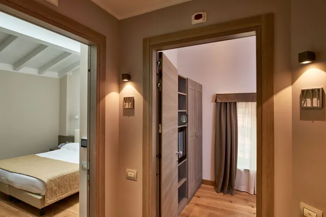 غرفة ديلوكس رباعية بسرير كينج وسريرين منفصلين، Hotel Centrale 4/8