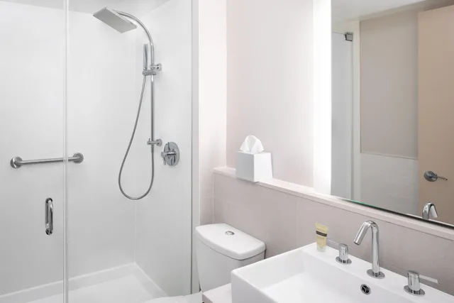 غرفة بسرير كينج بإطلالة على المدينة، Element New York Times Square West Hotel 4/6