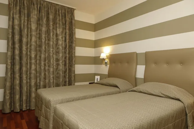 غرفة بسريرين منفصلين، Hotel Lancaster 2/6