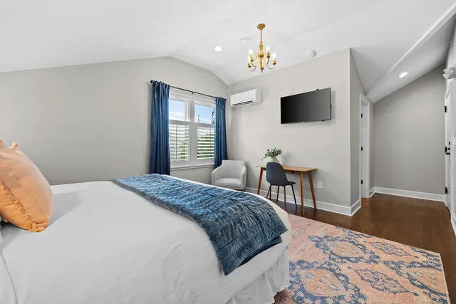 Anthony, Deluxe, Single, King Bed، Germantown Inn 5/10