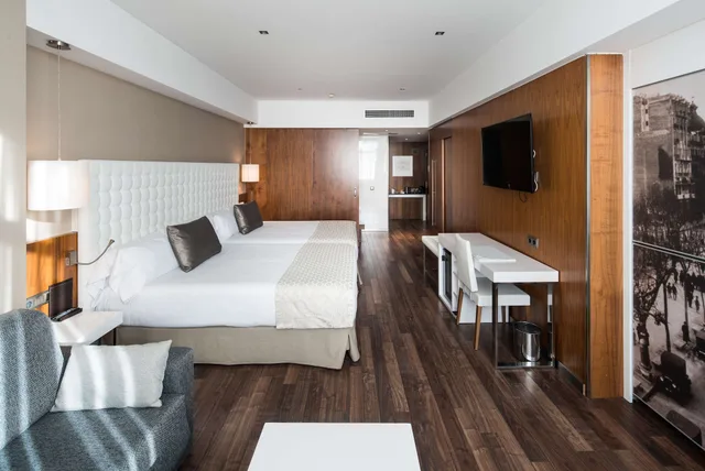 غرفة عائلية بسرير فردي وسريرين كوين، Hotel Catalonia Ramblas 4/7