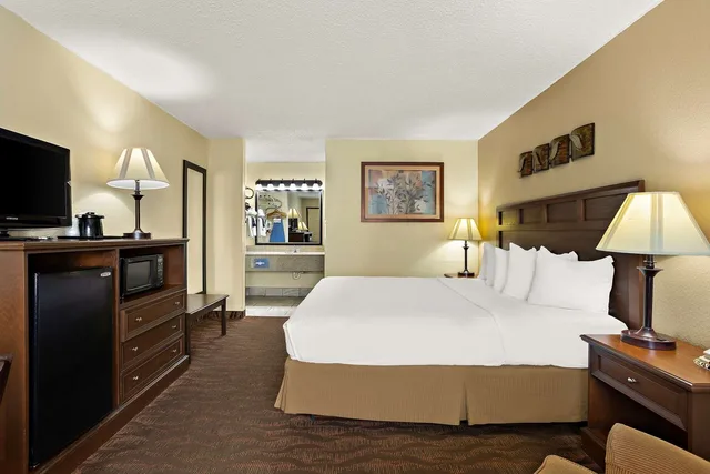 غرفة بسرير كينج لذوي الإعاقة، Best Western Center Pointe Inn 1/3