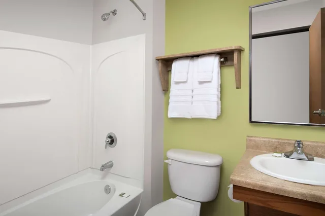 Standard, Queen Bed, WoodSpring Suites Murfreesboro 3/3