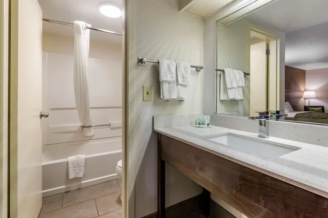 Room, Multiple Beds، Quality Inn Brunswick 3/4