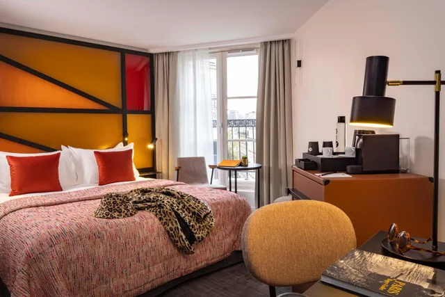 غرفة بريستيج بسرير كوين بشرفة، Le 12 Hotel 2/2