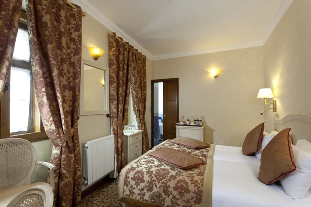 غرفة قياسية بسريرين منفصلين، Auberge Saint Pierre 2/6