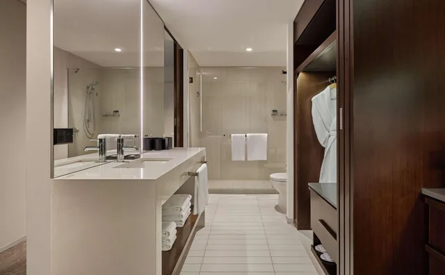غرفة بسرير كينج وسرير كوين بإطلالة على المدينة، Hyatt Regency Brisbane 6/6