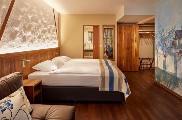 جناح جونيور، Hotel Adler Zurich 3/5